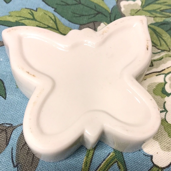 VTG Ceramic with Gilted Gold Butterfly Vanity Box - Picture 10 of 10